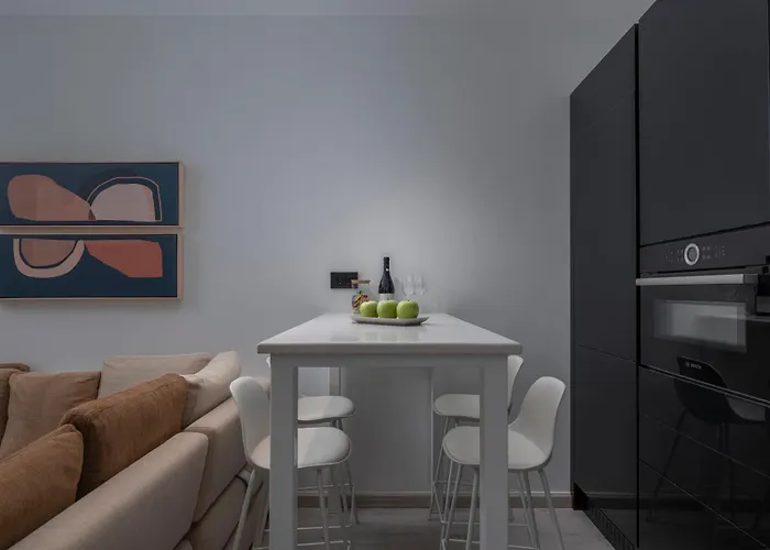 Апартаменты Embassy Elegant *