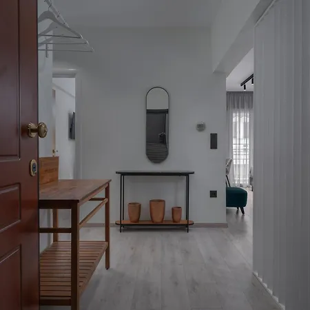 Embassy Elegant Lejlighed